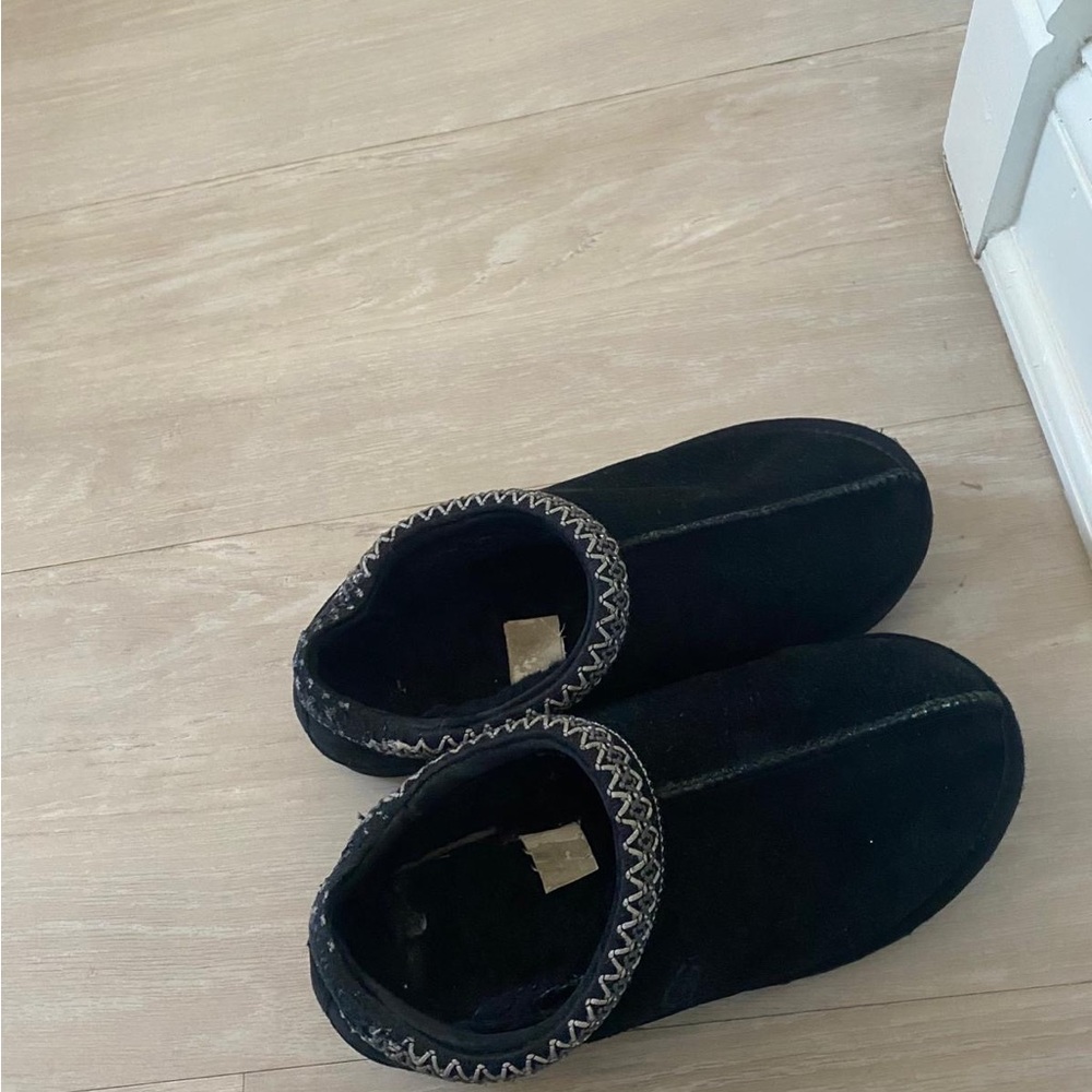 Used black UGGs 🖤
